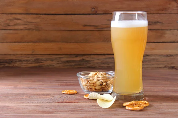 Bier Und Snacks Auf Dem Tisch Bier Snacks — Stockfoto