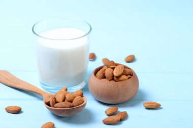 Masada badem sütü ve badem var. Sebze sütü. Vejetaryen sütü.