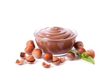 Beyaz üzerine izole edilmiş çikolata ezmesi