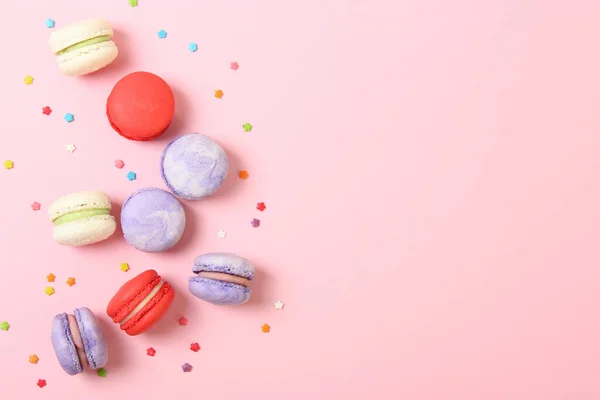 Gâteaux Macarons Sur Fond Coloré — Photo