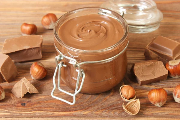 Čokoládová Pasta Skleněné Nádobě Barevném Pozadí Čokoládové Máslo Čokoládová Omáčka — Stock fotografie
