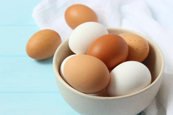 Αυγά Κότας Στο Τραπέζι Γεωργικά Προϊόντα Φυσικά Αυγά — Φωτογραφία Αρχείου