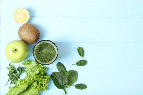 Batido Verde Verduras Frescas Sobre Mesa Para Organismo Desintoxicación — Foto de Stock