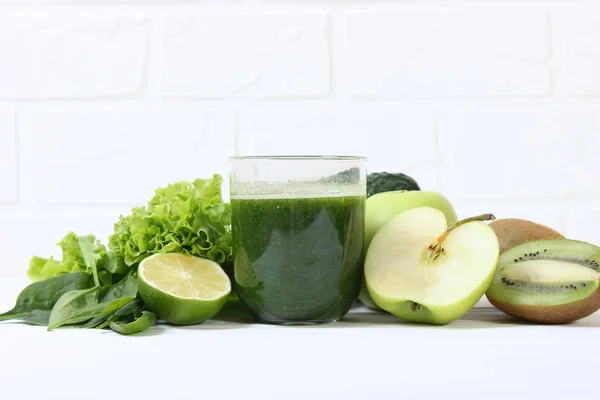 Batido Verde Verduras Frescas Sobre Mesa Para Organismo Desintoxicación — Foto de Stock