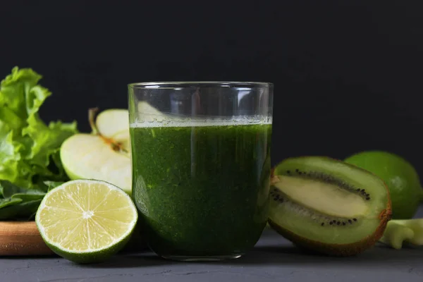 Batido Verde Verduras Frescas Sobre Mesa Para Organismo Desintoxicación — Foto de Stock