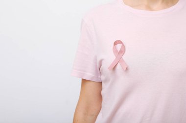 Pembe kurdele, göğüs kanserinin uluslararası sembolü..