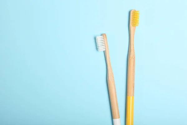 Natural Bamboo Toothbrushes Colored Background Top View Oral Dental Care — Stock Photo, Image