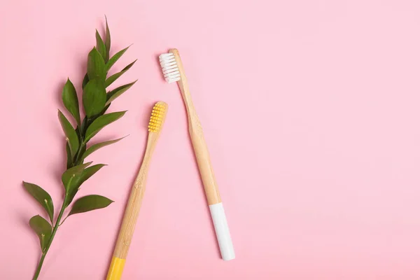 Natural Bamboo Toothbrushes Colored Background Top View Oral Dental Care — Stock Photo, Image