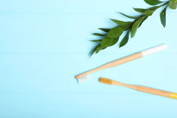 Natural Bamboo Toothbrushes Colored Background Top View Oral Dental Care — Stock Photo, Image