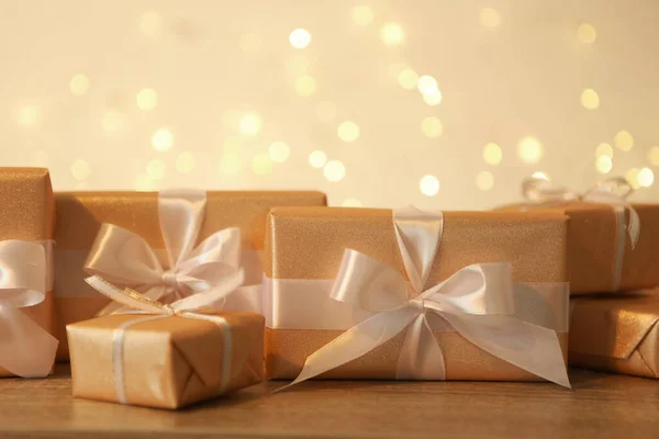 Geschenkdozen Gouden Verpakking Een Glanzende Achtergrond Vakantie Geven Kerstmis Verjaardag — Stockfoto