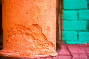 Turuncu ve mavi kombinasyon eski desenli hasar düzenleyici.