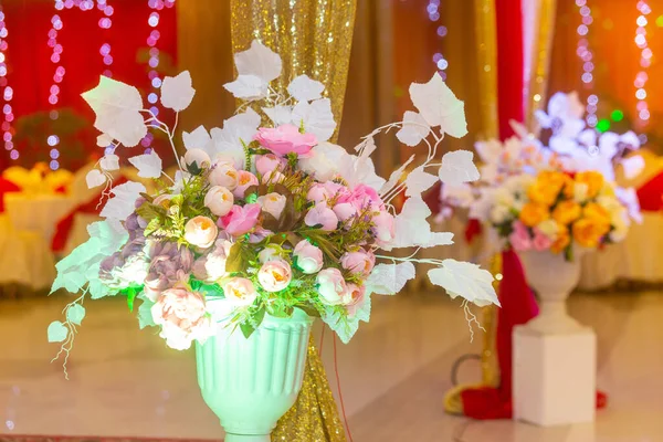 Caja de luz colorida con flores de papel Decoración de la boda en la boda tradicional en Bangladesh . — Foto de Stock