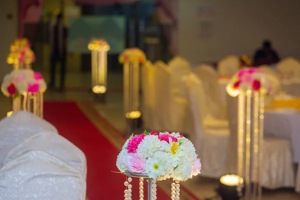 Coloridas flores de papel Decoración de la boda en la boda tradicional en Bangladesh . — Foto de Stock