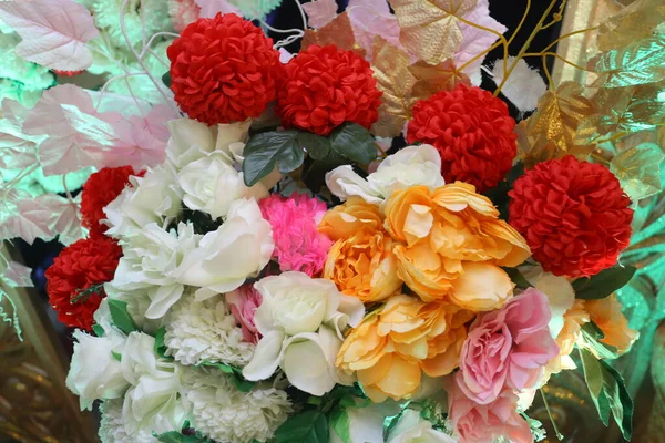 バングラデシュの多色手作りの紙の花、結婚式の装飾やカラフルな結婚式のステージ. — ストック写真