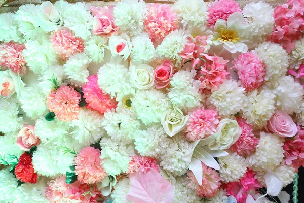 Multi color hecho a mano flor de papel, decoración de la boda y colorido escenario de la boda en Bangladesh . — Foto de Stock