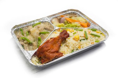 Besin Isıtıcısı Alüminyum Foil dikdörtgen kullan-at beslenme çantası. Tayland ve Çin usulü yemek siparişi. 450ml 3 parça Foil Container yemek kutusu. Üst manzara, düz sırt üstü uzan