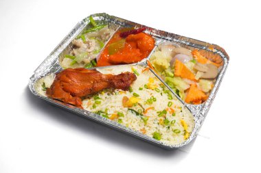 Besin Isıtıcısı Alüminyum Foil dikdörtgen kullan-at beslenme çantası. Tayland ve Çin usulü yemek siparişi. 450ml 3 parça Foil Container yemek kutusu. Üst manzara, düz sırt üstü uzan