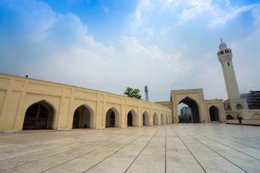 Baitul Mukarram Ulusal Camii 'nin dışındaki cami şu anda Bangladeş, Dhaka' da 3 Nisan 2020 'de boş.