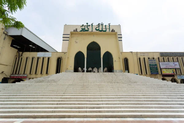 Vistas Fuentes Ángulos Bajos Mezquita Nacional Baitul Mukarram Está Vacía — Foto de Stock