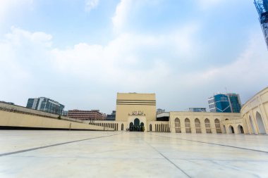 Baitul Mukarram Ulusal Camii 'nin dışındaki cami, Bangladeş' in Dhaka kentindeki şuanda boş.