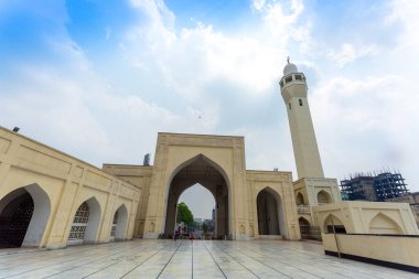 Baitul Mukarram Ulusal Camii 'nin dışındaki cami, Bangladeş' in Dhaka kentindeki şuanda boş.