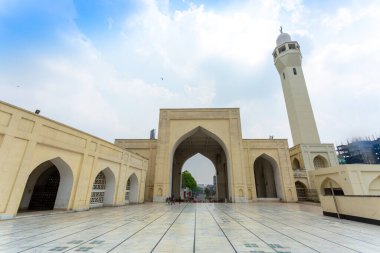 Baitul Mukarram Ulusal Camii 'nin dışındaki cami, Bangladeş' in Dhaka kentindeki şuanda boş.
