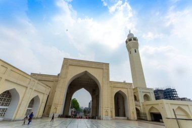 Baitul Mukarram Ulusal Camii 'nin dışındaki cami, Bangladeş' in Dhaka kentindeki şuanda boş.