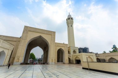 Baitul Mukarram Ulusal Camii 'nin dışındaki cami, Bangladeş' in Dhaka kentindeki şuanda boş.