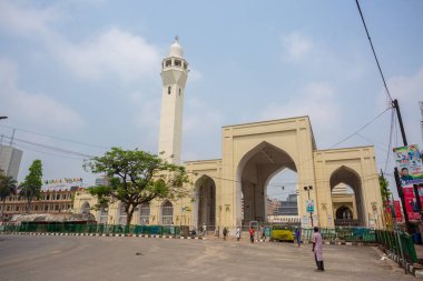 Baitul Mukarom 'un arka kapısı kapatıldı ve COVID-19 tecridi Dhaka hükümetinde devam ettiği için boş görüldü..