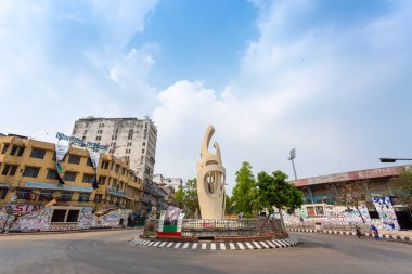 Bangabandhu Meydanı Anıtı etrafındaki yollar Dhaka 'daki hükümet binasındaki kilit altında tutulma nedeniyle boş görüldü..