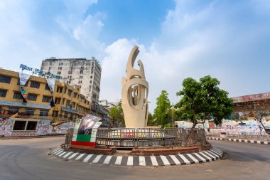 Bangabandhu Meydanı Anıtı etrafındaki yollar Dhaka 'daki hükümet binasındaki kilit altında tutulma nedeniyle boş görüldü..