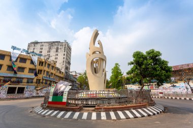 Bangabandhu Meydanı Anıtı etrafındaki yollar Dhaka 'daki hükümet binasındaki kilit altında tutulma nedeniyle boş görüldü..