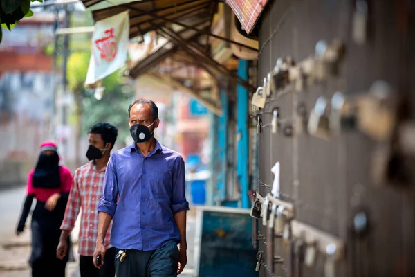İş örgütü kapalı, Dhaka 'daki marketlerde yüzlerce kilit asılı..