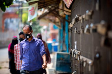 İş örgütü kapalı, Dhaka 'daki marketlerde yüzlerce kilit asılı..