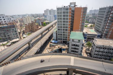 Coronavirus sorunu sırasında Bangladeş Mart ayında hükümet tarafından kapatıldı, Dhaka 'da yollar ve üstgeçitler boş.