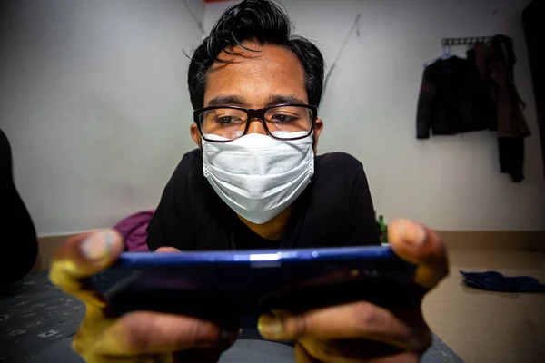 Gezici oyunlar oynamak ya da video oyunu bağımlılığı. Bağımlı Oyuncu.