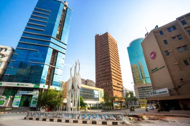 Dhaka 'daki tüccarlar için en yoğun yerlerden biri olan Balaka Chattar, Motijheel, Dhaka, Bangladeş' teki koronavirüs hastalığından korktuğu için tamamen boş..