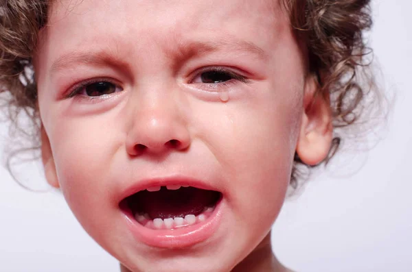 Retrato de un bebé niño molesto llorando . —  Fotos de Stock