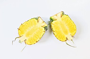 Yarım taze organik ananas