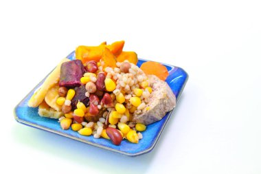 Tahıl yemek üzerine haşlanmış Mix