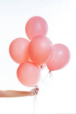 Beyaz arka plan üzerinde izole pembe uçan balon