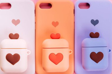 Güncel teknoloji. Çeşitli kişisel aksesuarların üst görünümü.