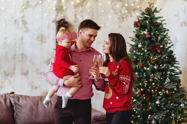 Jul, jul, vinter, lycka och människor koncept — Stockfoto