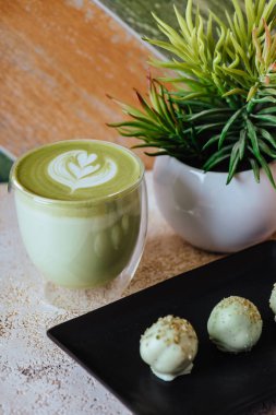 şekerli sıcak mocha yeşil çay latte