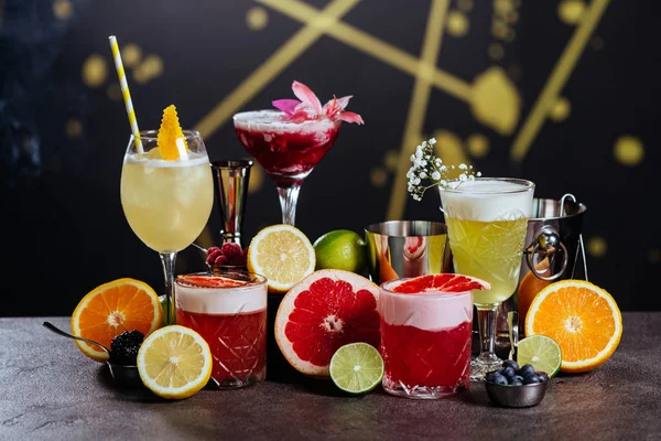 Exotische alkoholische Cocktails — Stockfoto