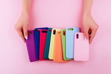 Güncel teknoloji. Çeşitli kişisel aksesuarların üst görünümü.