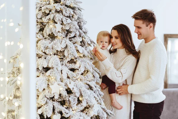 Jul foto av en lycklig familj — Stockfoto