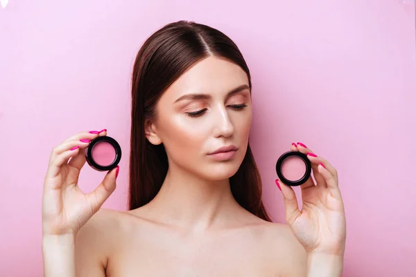 Close up of beautiful young womans face with clean perfect skin with pink shadow, blush. — Stock Photo, Image