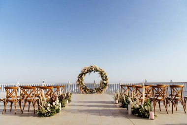 Düğün töreni için süslemeler.