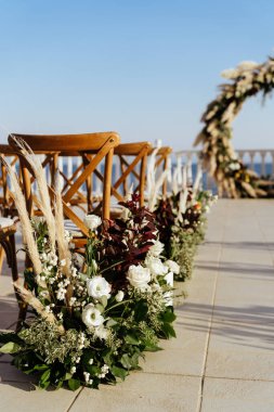 Düğün töreni için süslemeler.